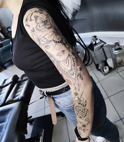 Marta Lipinska tatuaż i makijaż permanentny Martattoo